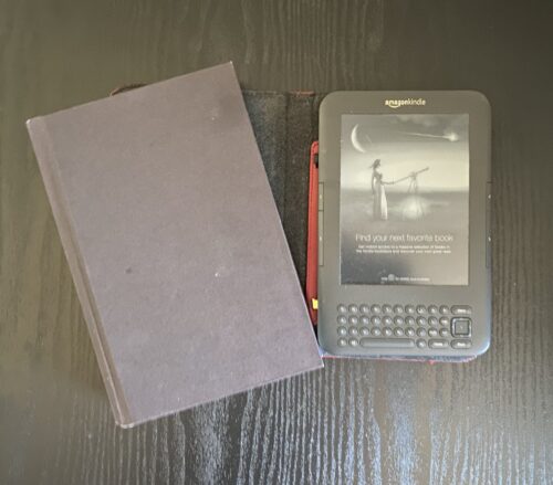 E-READER VS PAPER BOOK COMPARISON