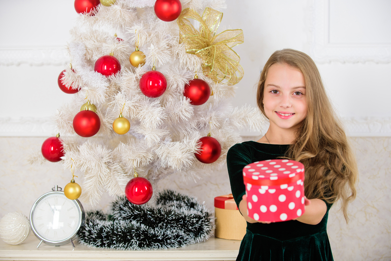 5 TIPS TO NOT SPOIL CHILDREN WITH GIFTS